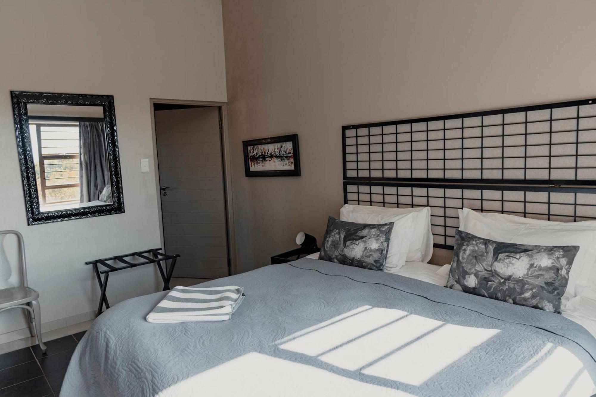 The Ocean Bay Luxury Guesthouse Jeffreys Bay Exterior photo